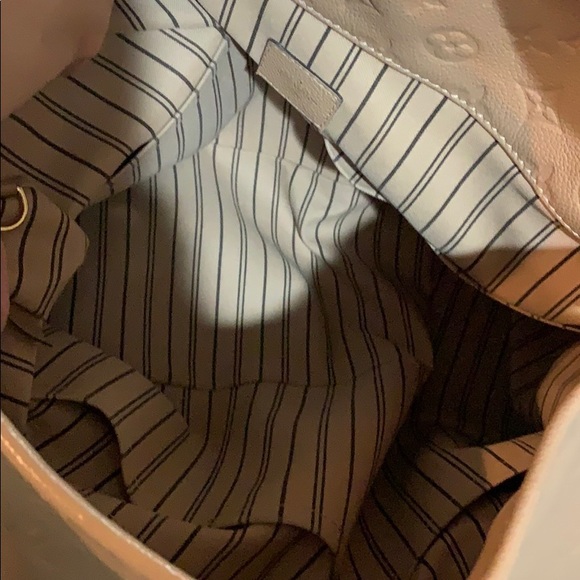 Authentic Louis Vuitton Artsy MM - Picture 13 of 13